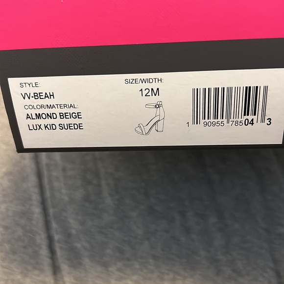 Vince Camuto Suede Heel - Picture 15 of 16